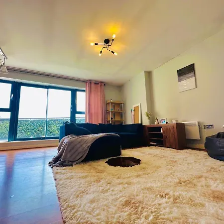 Penthouse Private - Top Rated - Great Location *